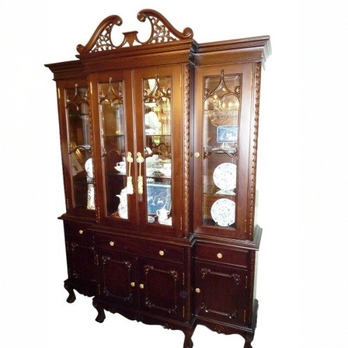 チッペンデール　カービングハイキャビネット