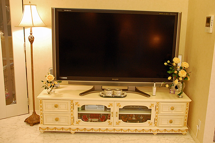 お部屋に合わせたデザインのテレビボード